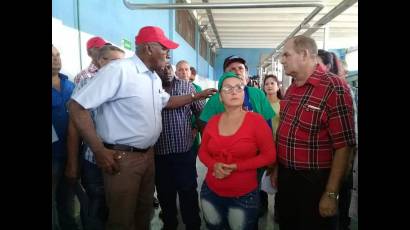 El Vicepresidente Salvador Valdés Mesa, recorre la fábrica de Conservas de Majagua, como parte de la visita gubernamental a la provincia  