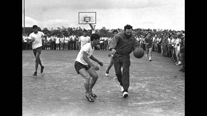 Fidel siempre estimuló a los jóvenes a practicar deportes.