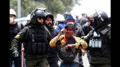 Represión policial contra El Alto.
