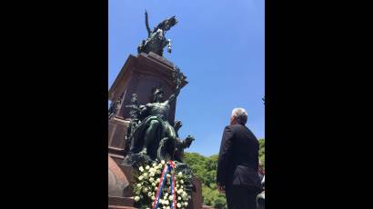 Díaz-Canel en la Plaza General San Martín, Argentina