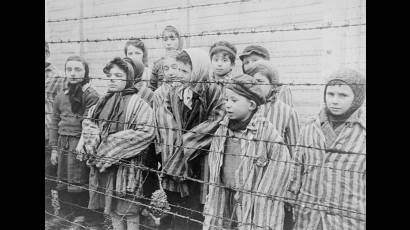 Niños prisioneros en los campos de concentración.