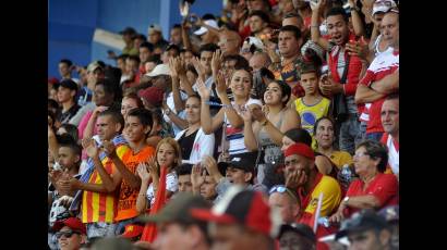 El público apoyando al equipo de Matanzas en los Play Off