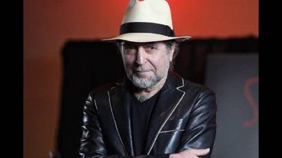 Joaquín Sabina cae del escenario durante un concierto en Madrid