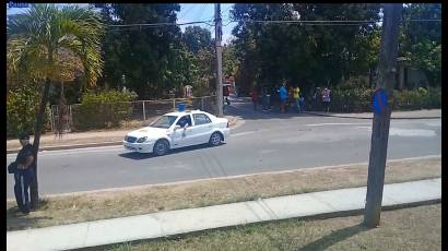 Patrulla policial recorre comunidades pineras con mensajes de prevención frente a la COVID-19. 