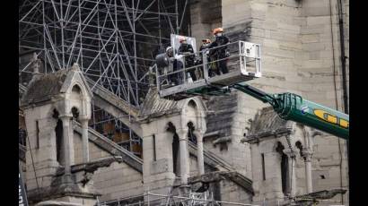 El delicado desmontaje del andamio de Notre Dame 