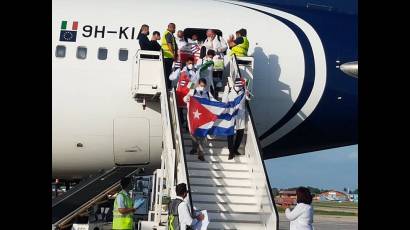 Brigada médica cubana procedente de Crema Italia llega a suelo patrio.