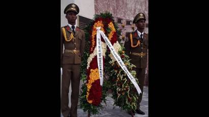 Raúl Castro, y Miguel Díaz-Canel, enviaron ofrendas florales a los mártires del 26 de Julio