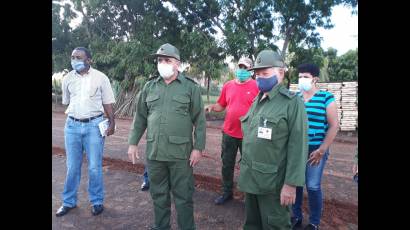 General de División, Ramón Pardo Guerra, Jefe del Estado Mayor Nacional de la Defensa Civil, durante un recorrido por varias áreas del territorio vueltabajero, afectadas por el impacto del meteoro.