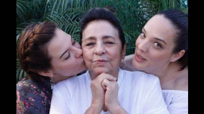 Actrices cubanas Yía Caamaño, Daisy Granados y Alicia Hechevarría