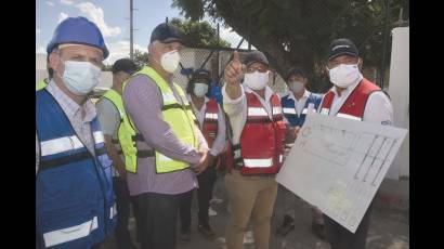 Presidente Miguel Diaz-Canel en la Empreso ELF GAS.SA