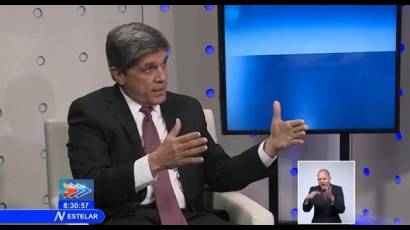 El Director General para EE.UU. del Ministerio de Relaciones Exteriores de Cuba, Carlos Fernández de Cossío, ofrece las explicaciones en el NTV.