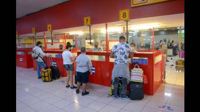 Aeropuertos cubanos operan