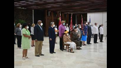 Entregan títulos honoríficos de Héroes y Heroínas del Trabajo de la República de Cuba