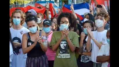 Ningún fragor detiene a los jóvenes