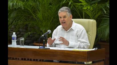 El ministro cubano de Economía y Planificación
