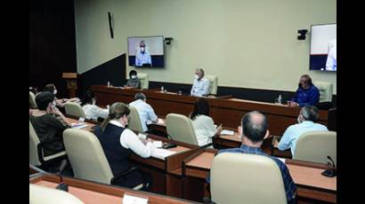 El Presidente de la República encabezó un encuentro de trabajo con directivos,  científicos y expertos asociados al sector de las telecomunicaciones y la informática