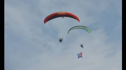 Ejercicios marítimos y aéreos se divisaron desde la bahía matancera como respaldo al levantamiento del bloqueo
