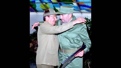 Para Fidel era un verdadero privilegio que Raúl, además de un extraordinario cuadro revolucionario,  fuese un hermano, con méritos propios ganados en la lucha. Foto: Raúl Abreu