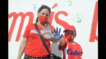 Mural de denuncia a la política hostil estadounidense