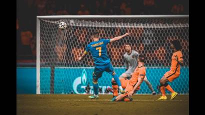 El ucraniano Andriy Yarmolenko anotó ante Países Bajos el que pudiera ser el gol del torneo.