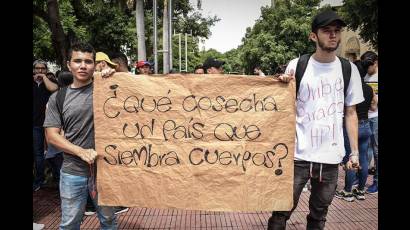 Jóvenes y representantes estudiantiles