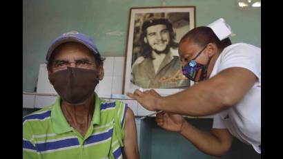 Más de un millón de dosis de la vacuna Abdala han sido aplicadas en cinco municipios santiagueros.