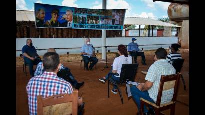 Primer Secretario del Partido Comunista y Presidente de la República en encuentro con productores agropecuarios de Mayabeque y Artemisa. 