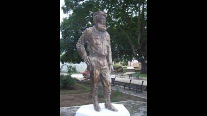 Escultura del comandante Paco Cabrera