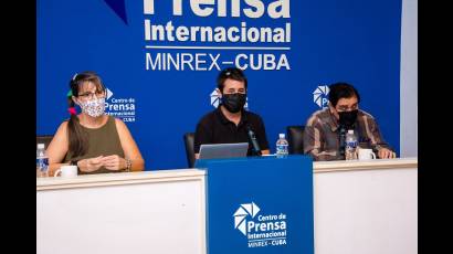 Gabriel Dávalos, y el crítico cubano Pedro Simón