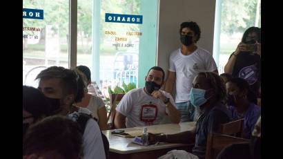 En el Café Literario La Comarca, fue presentada la primera sección de la nuestra 35 Aniversario, dedicada a la Asociación Hermanos Saíz (AHS), organización gestora del Almacén.