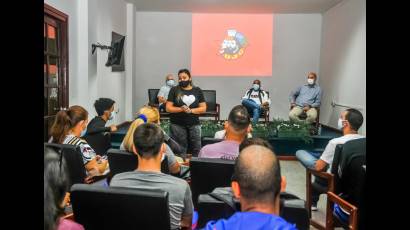 Los jóvenes deportistas compartieron con directivos de la UJC en la sede nacional de la organización