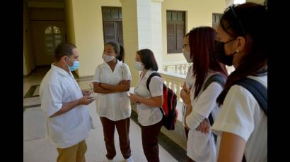 Los jóvenes dialogaron con el doctor Carlos Leonardo Vázquez