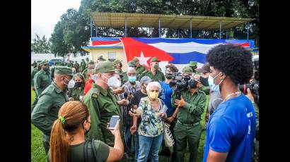 Presidente DiazCanelB  en Bastión Estudiantil Universitario que en el Día Nacional la Defensa se realizo en la Gran Unidad de la Gloria Combativa Rescate de Sanguily