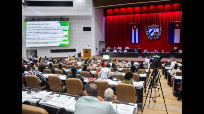  Diputados debaten informe presentado por el ministro de Agricultura, Ydael Jesús Pérez.