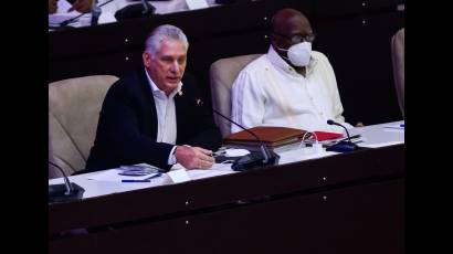 Presidente cubano participa en los debates que tiene lugar sobre el informe presentado por el Ministro de Comercio Exterior y la Inversión Extranjera.