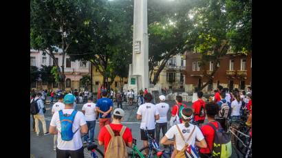 Juventud universitaria cubana rinde homenaje a Mella