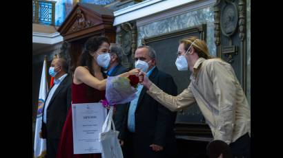 Varios estudiantes fueron reconocidos por su integralidad, resultados académicos y aporte al enfrentamiento a la pandemia.