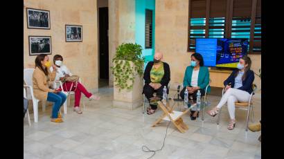 Investigadores del CESJ y la vice primera ministra Inés María Chapman