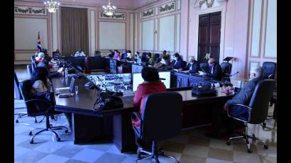 Dirección del país con presidentes de las asambleas municipales del Poder Popular
