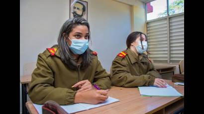 Alumnas de la Escuela Militar Camilo Cienfuegos