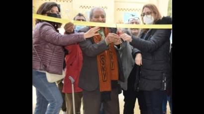 De izquierda a derecha, la Doctora May Al Batran,