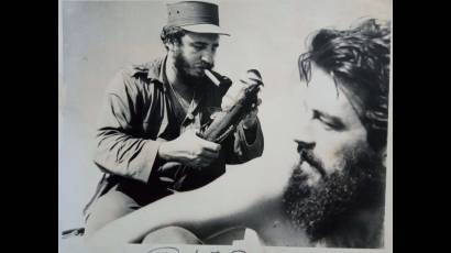 Camilo junto a Fidel