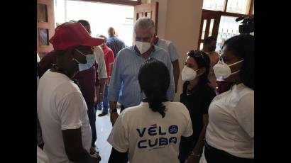 Con integrantes del proyecto Velo-Cuba
