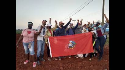 Trabajo voluntario de jóvenes cubanos