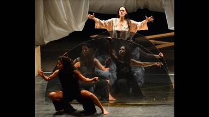 Compañía de teatro La Rendija