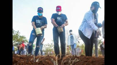 Presidente Miguel Díaz-Canel celebró aniversario 60 de la Unión de Jóvenes Comunistas