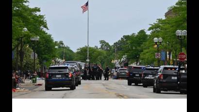 Fuerzas policiacas y del FBI buscan al tirador contra desfile del 4 de julio en suburbio de Chicago 