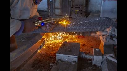 Entre las principales inversiones de la industria en este año se destaca la reconversión tecnológica de la siderúrgica Antillana de Acero.