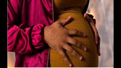 La tasa de mortalidad materna entre las mujeres negras sigue siendo tres veces mayor que la de las mujeres blancas. 