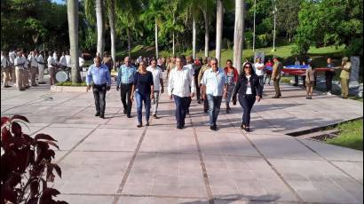 El primer secretario del Partido en Santiago de Cuba, José Ramón Monteagudo, encabezó el tributo a Juan Almeida, en el 13 aniversario de su partida